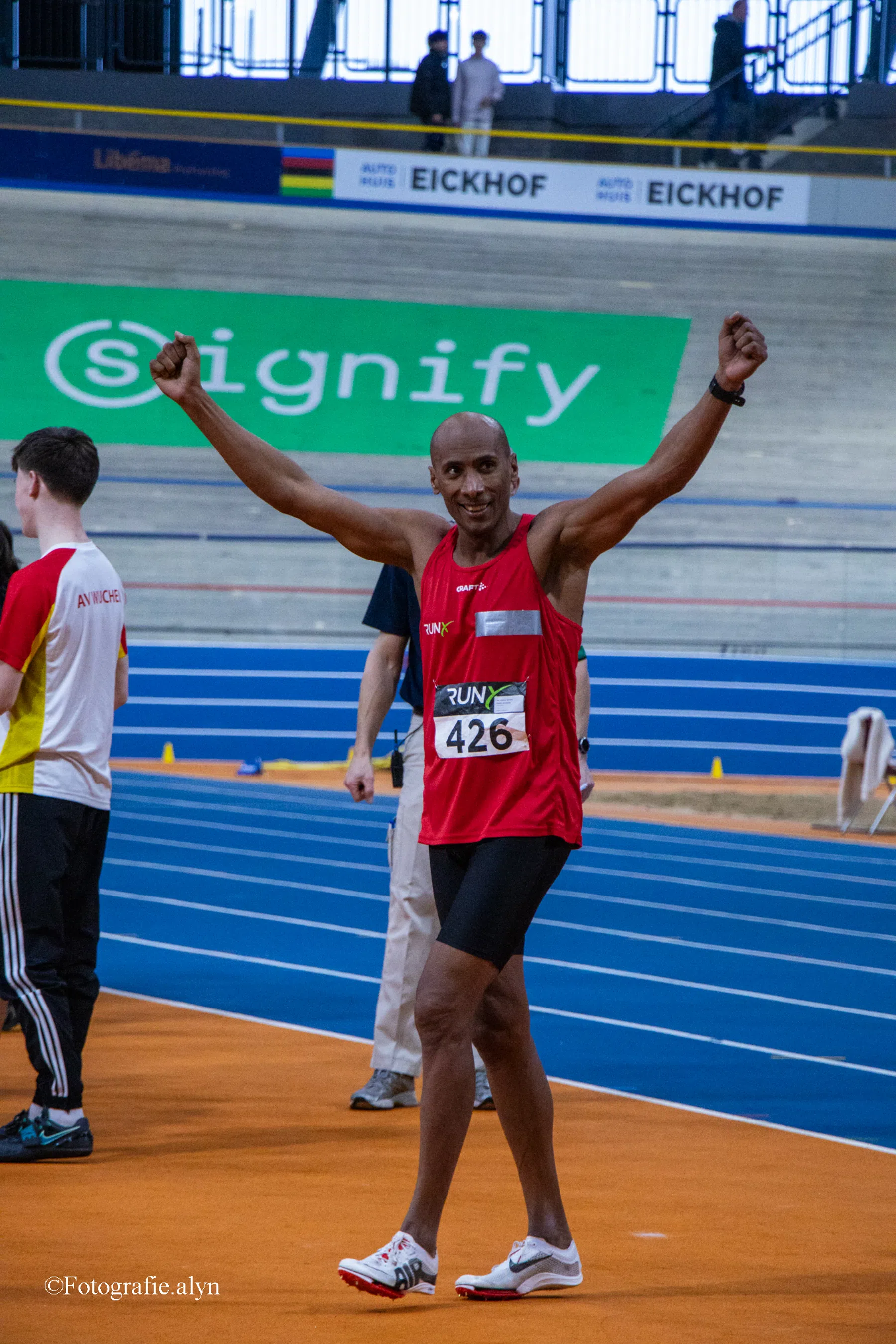 De 55-jarige Larasen na zijn wereldrecord 800 meter